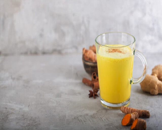 bột nghệ có chứa các chất giúp điều tiết chất độc, thải độc gan