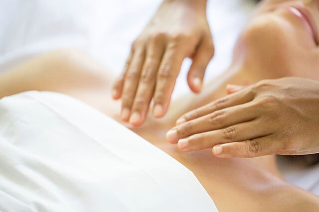 Massage mỗi ngày giúp nâng cấp vòng ngực