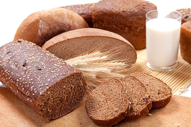 Tinh bột trong bánh mì lúa mạch đen được tiêu hóa từ từ giúp bạn no lâu hơn