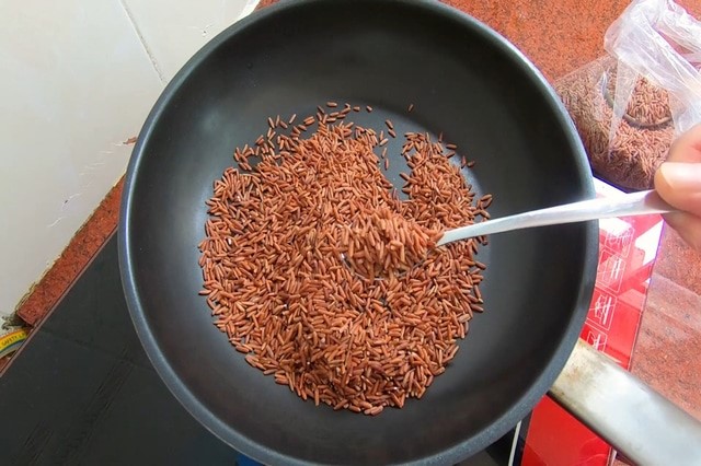 Trà gạo lứt sẽ thơm ngon và dễ uống hơn khi bạn chế biến đúng cách
