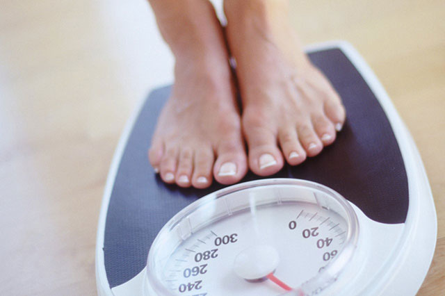 Dưới 5% trọng lượng cơ thể tại thời điểm bắt đầu giảm cân là con số giảm cân an toàn trong 1 tháng
