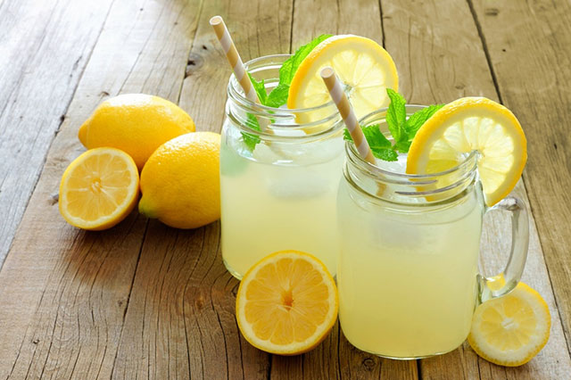 Nước chanh giàu vitamin C đẹp da, thanh lọc gan hiệu quả