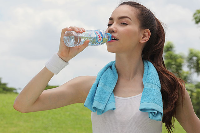 Uống nước đầy đủ là yếu tố không thể thiếu để giảm cân thành công