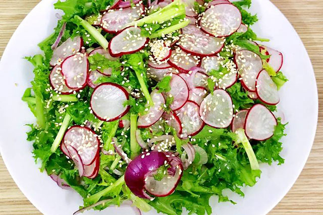 Salad củ cải đường cung cấp nhiều dưỡng chất có lợi cho cơ thể