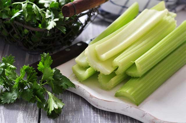 Chế độ ăn rau xanh để giảm cân không thể không nhắc đến rau cần tây