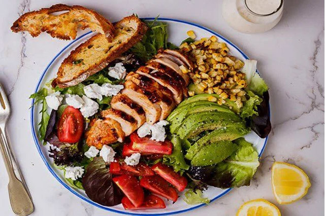 Hướng dẫn chế biến Salad giảm cân từ gà nướng