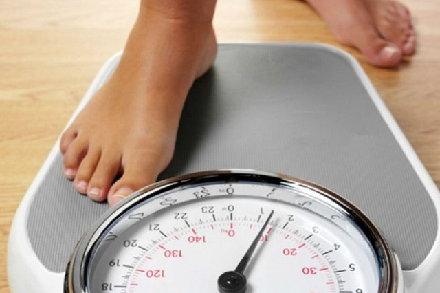Hấp thụ quá nhiều Calorie sẽ dễ khiến cơ thể dư thừa chất béo và tăng cân nhanh