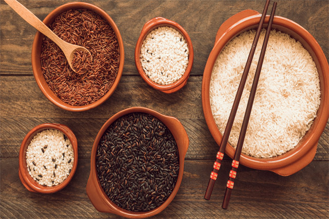 Gạo lứt giảm cân chứa nhiều dưỡng chất như vitamin, Canxi, Mg, sắt,…cần thiết cho sức khỏe