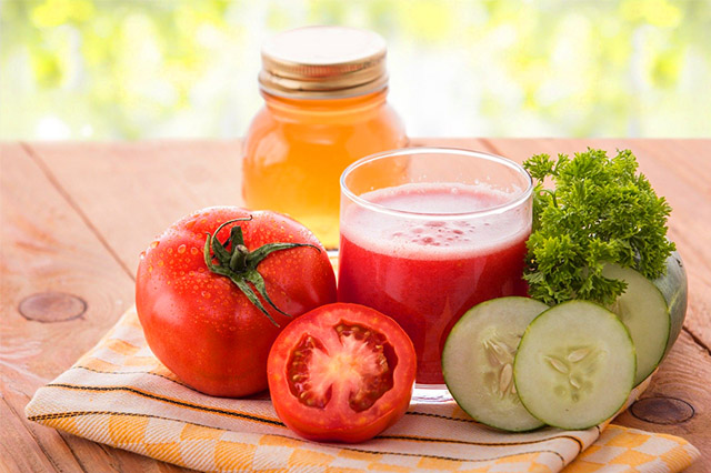 Nước ép cà chua và dưa chuột giúp cơ thể thúc đẩy nhanh quá trình trao đổi chất