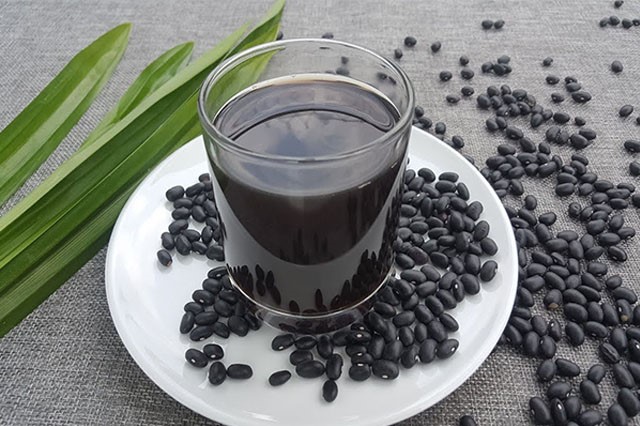 Đậu đen là loại hạt có chứa nhiều vitamin và muối khoáng