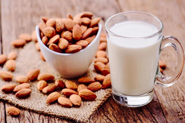 Sữa hạnh nhân rất giàu vitamin và các khoáng chất, đặc biệt là Vitamin E