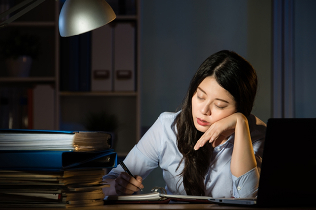 Thức khuya gây béo phì: Nguyên nhân và cách khắc phục