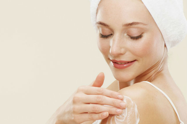 Tắm đúng cách để chăm sóc da khô