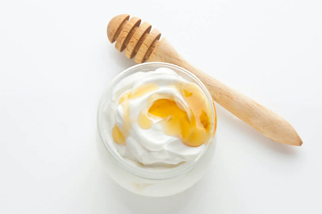 Kết hợp sữa chua với Vitamin E sẽ có được công thức dưỡng trắng da vô cùng hiệu quả