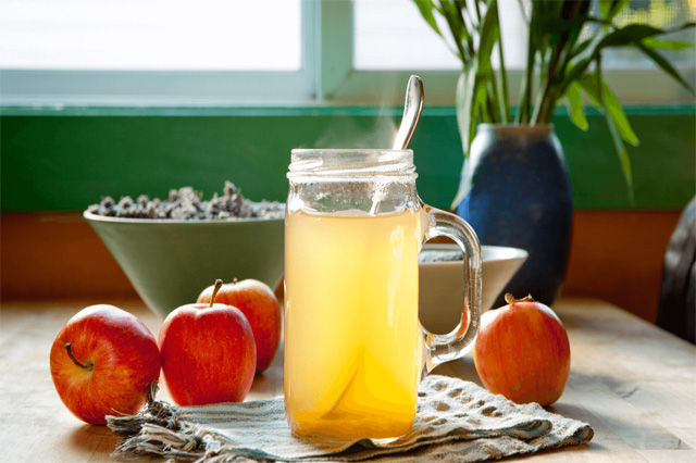 Uống giấm táo với nước lọc để giảm cân