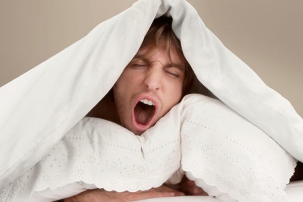 Thiếu ngủ là nguyên nhân khiến cho mụn ngày càng nhiều và trầm trọng hơn