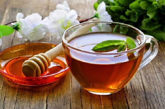 Thư giãn ngay bằng tách trà xanh với một chút mật ong nguyên chất