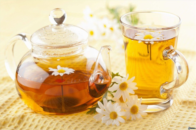 Uống trà hoa cúc la mã sẽ giúp cho não và cơ thể của bạn được thư giãn và ngủ ngon giấc