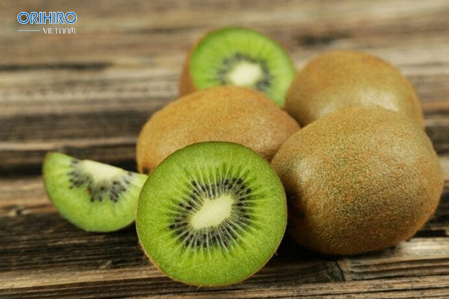 Kiwi là trái cây với hàm lượng Vitamin C vô cùng giàu có