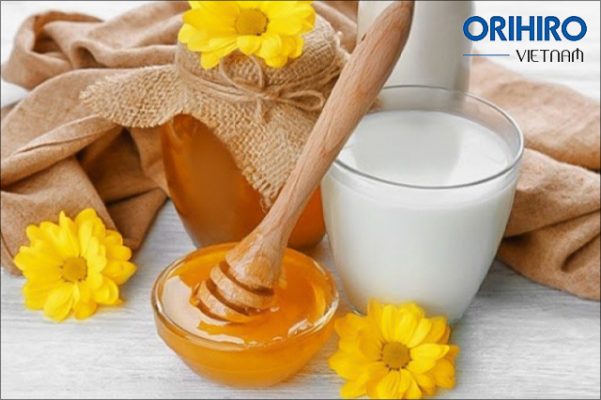 7 cách làm trắng da bằng mật ong và sữa tươi hiệu quả