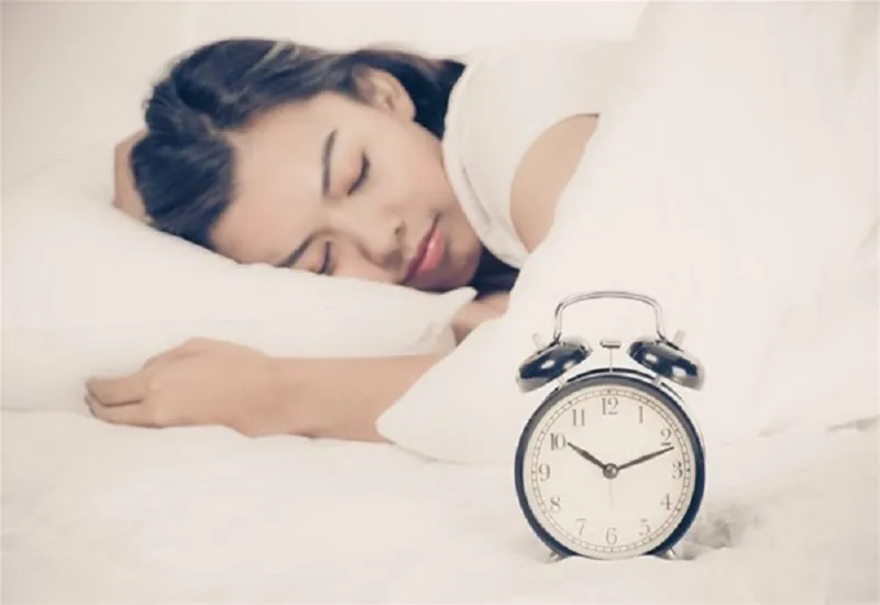 Ngủ đúng giờ giúp hỗ trợ giảm cân khi ngủ hiệu quả