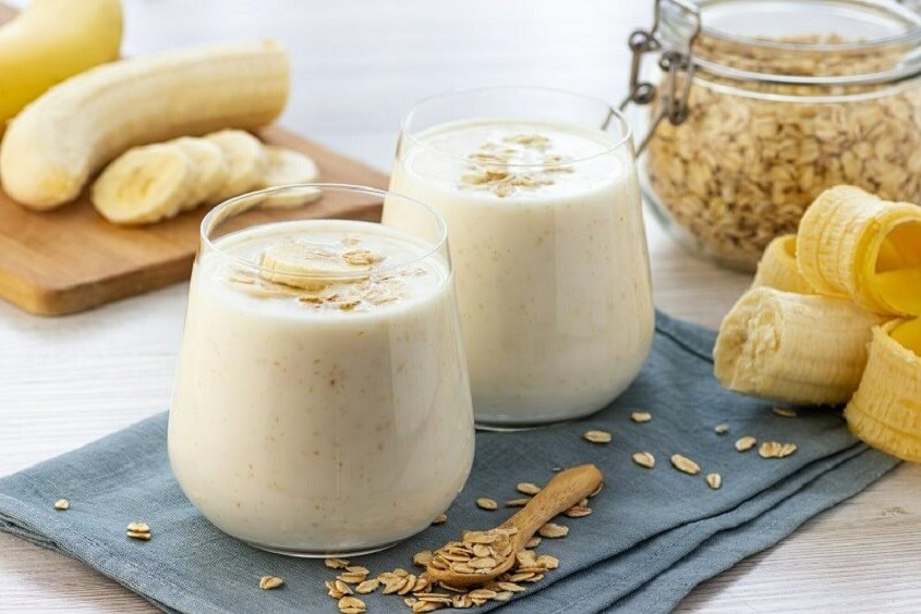 Một số thực phẩm như sữa chua, hạnh nhân, chuối và yến mạch giúp cải thiện giấc ngủ và hỗ trợ quá trình giảm cân hiệu quả